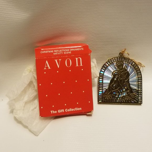 Dazzling vintage Avon Nativity Reflections ornament - Picture 3 of 11